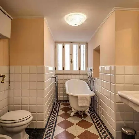 Crispi Little 2 * Rome